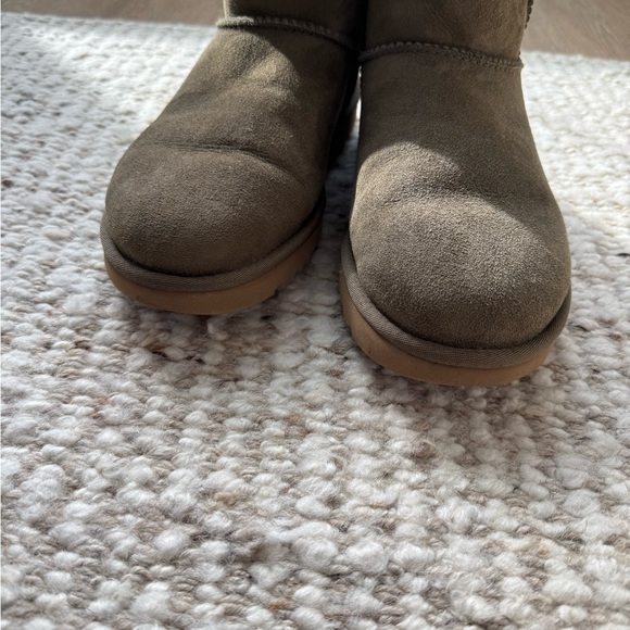 Classic Mini Ugg in Moss - Picture 7 of 9